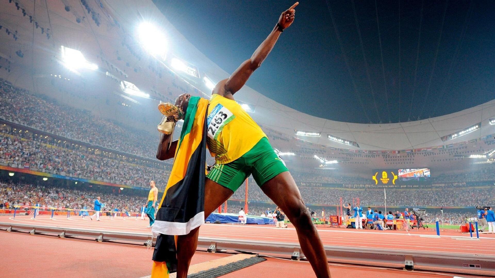 卡塔尔世界杯薪酬揭秘,足球巨星天价收入与交通指挥员薪资的惊人对比